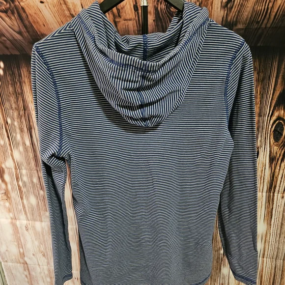 Eddie Bauer Navy and Cream Striped Pullover - Picture 3 of 3